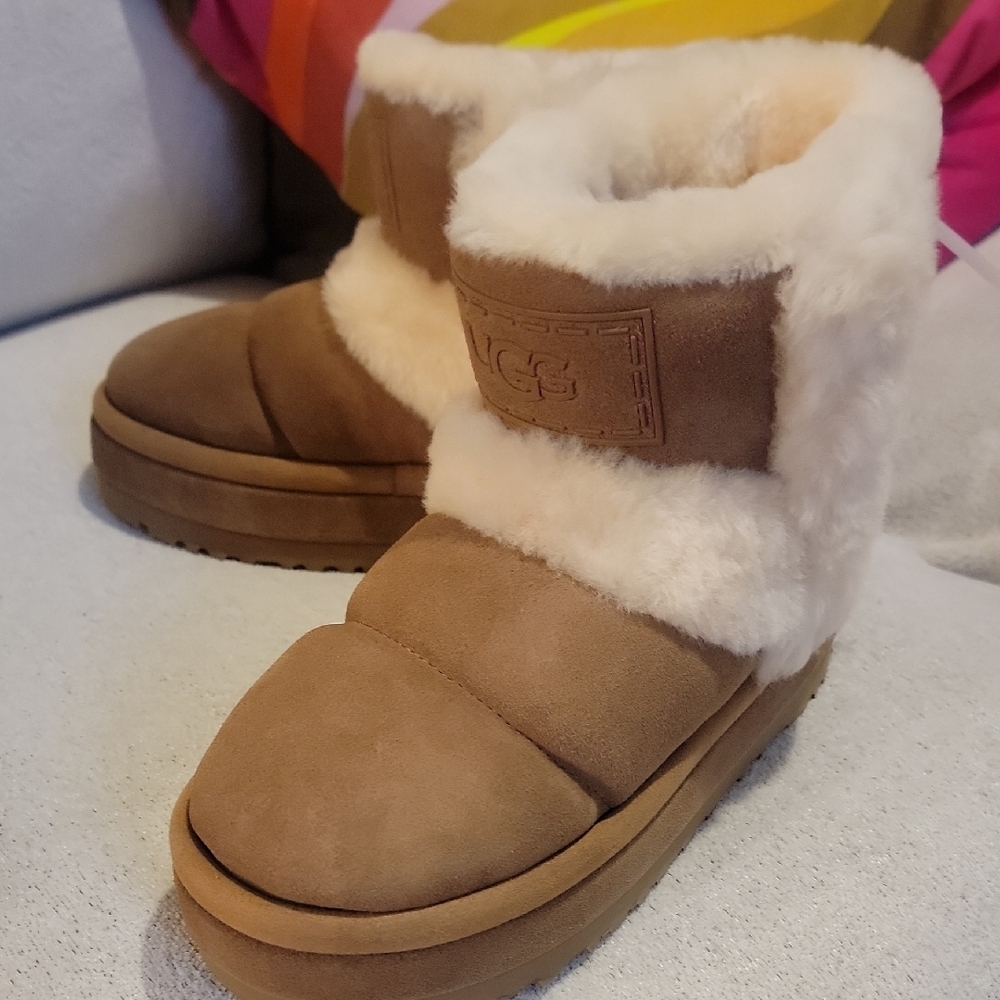 UGG 🔥 Ladies Tan and Cream Cozy Boots NEW !! - Picture 3 of 6